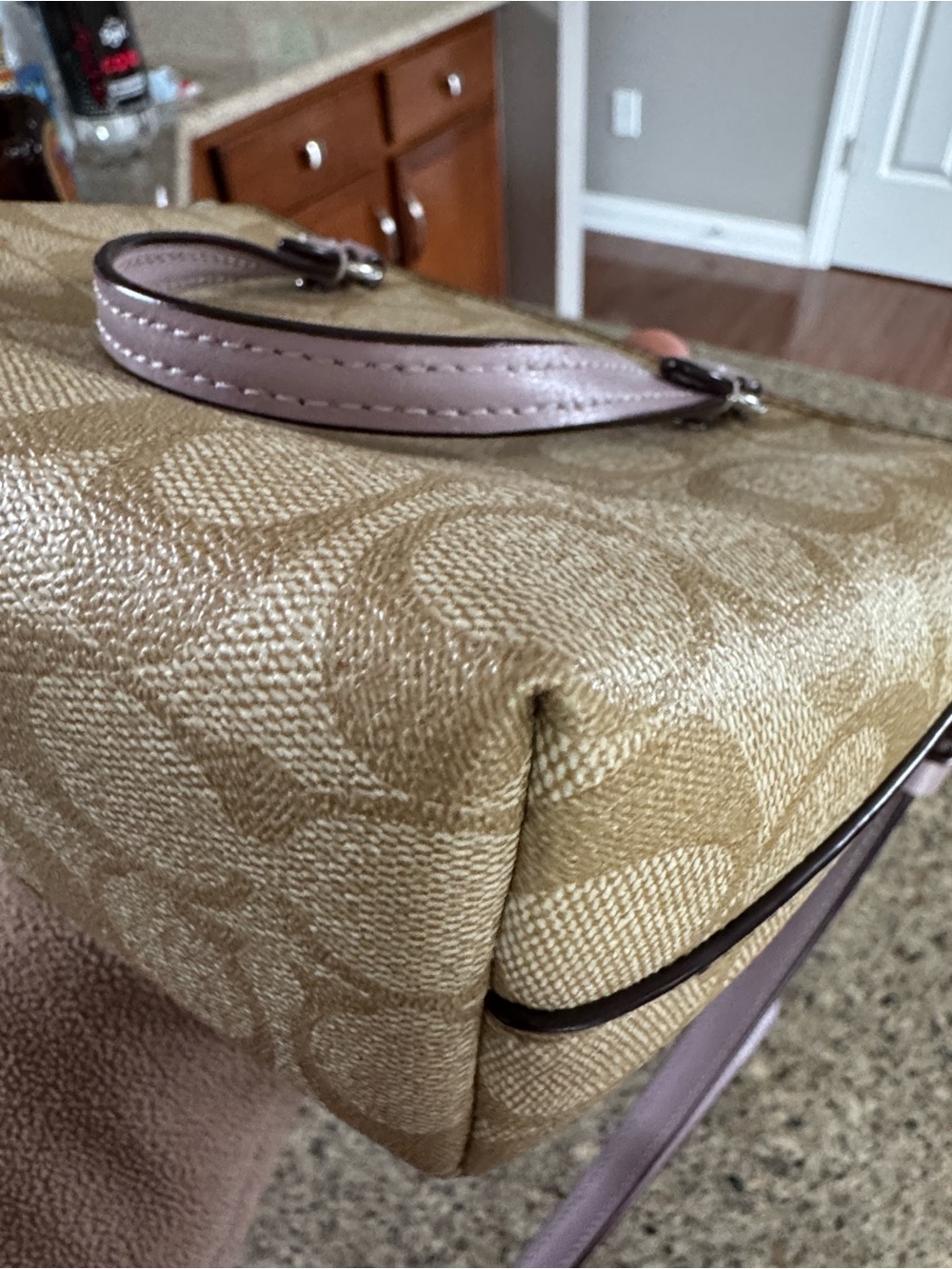 ❤️Very cute ❤️Coach Tan Signature Canvas Crossbody Satchel with Lilac Trim - Picture 11 of 17